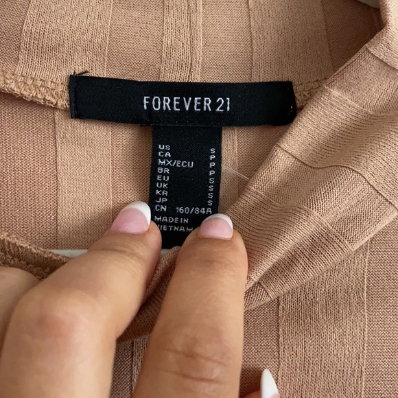 Tan long sleeve - Picture 3 of 4